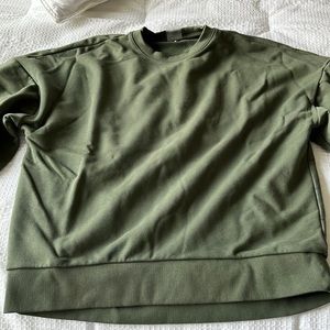 Calia by Carrie underwood. Size Small, wide sleeve workout/ comfy sweater